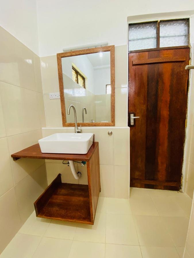 Bed and Breakfast Habibis Bottle House Nungwi Esterno foto