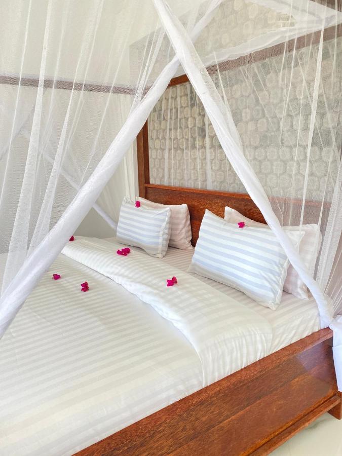 Bed and Breakfast Habibis Bottle House Nungwi Esterno foto
