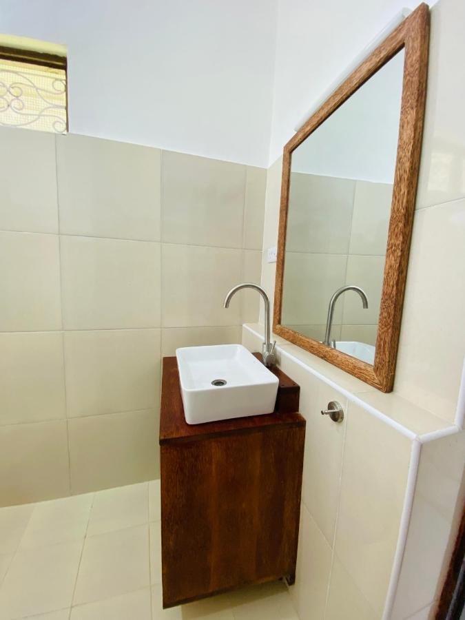 Bed and Breakfast Habibis Bottle House Nungwi Esterno foto