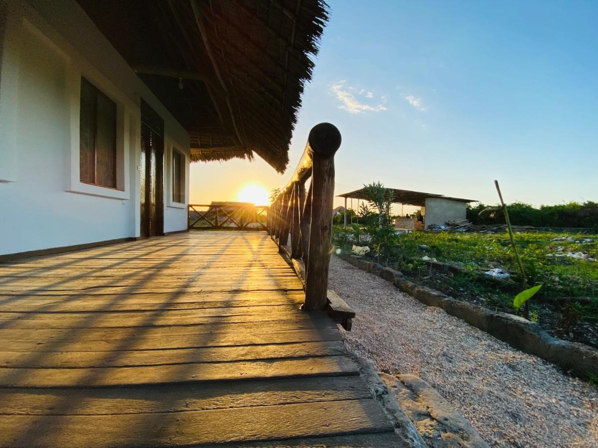 Bed and Breakfast Habibis Bottle House Nungwi Esterno foto