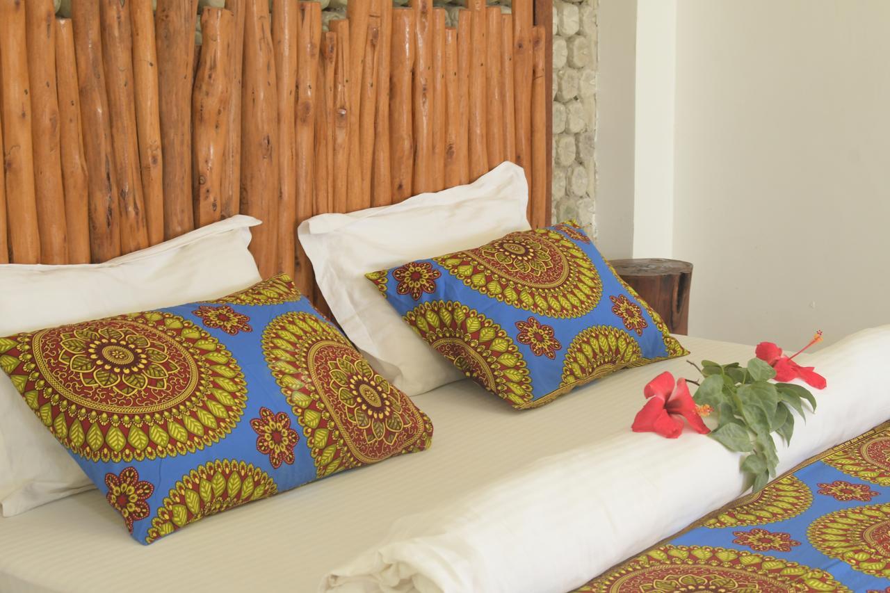 Bed and Breakfast Habibis Bottle House Nungwi Esterno foto