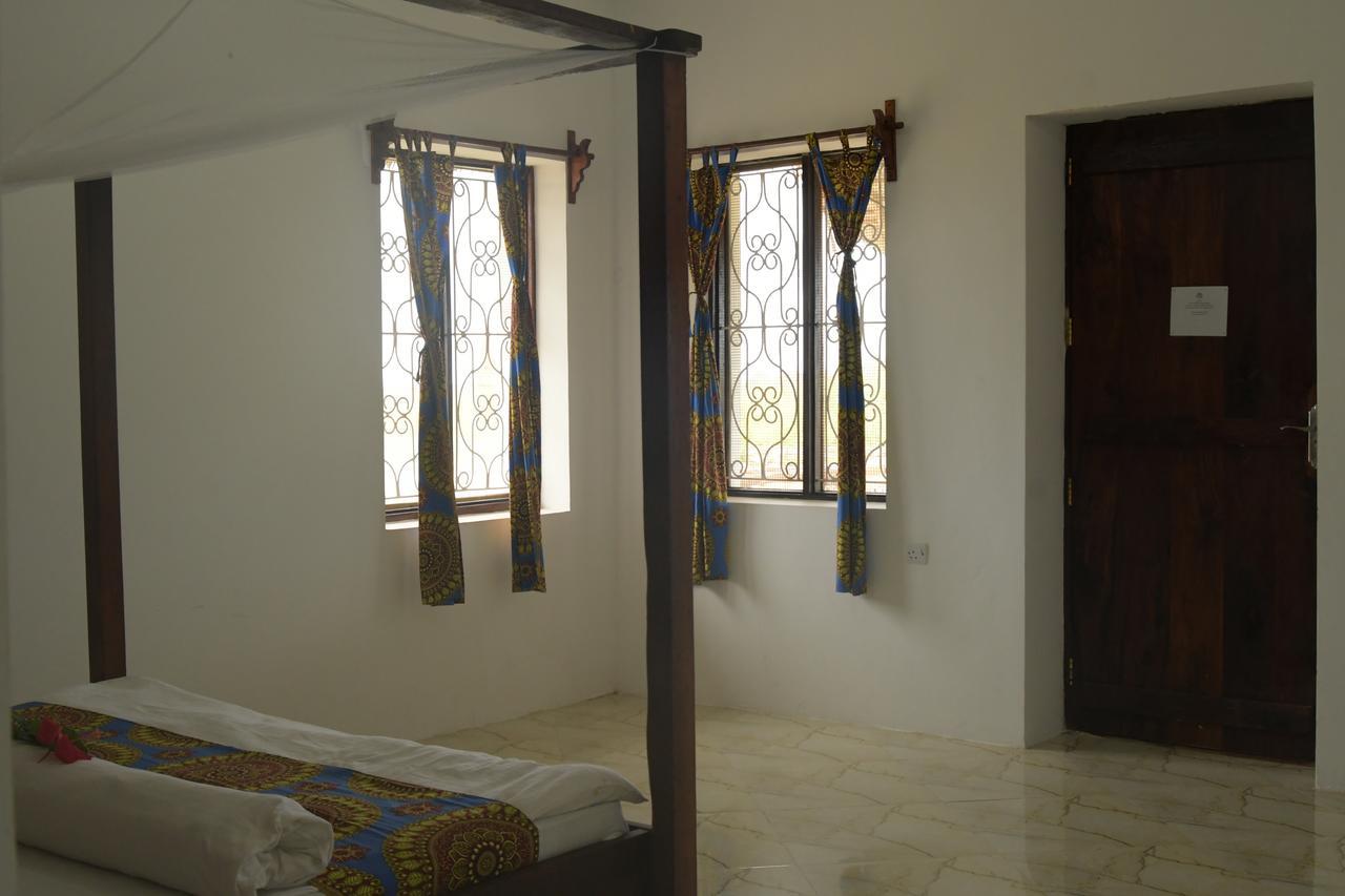 Bed and Breakfast Habibis Bottle House Nungwi Esterno foto